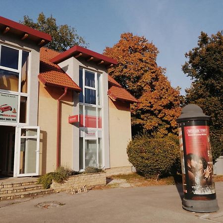Sered' Apartman Pri Parku מראה חיצוני תמונה